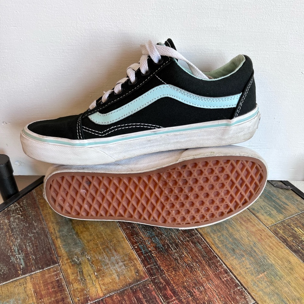 Vans low top skate shoes mens 5 women’s 6.5, black with light blue stripe - Picture 5 of 8